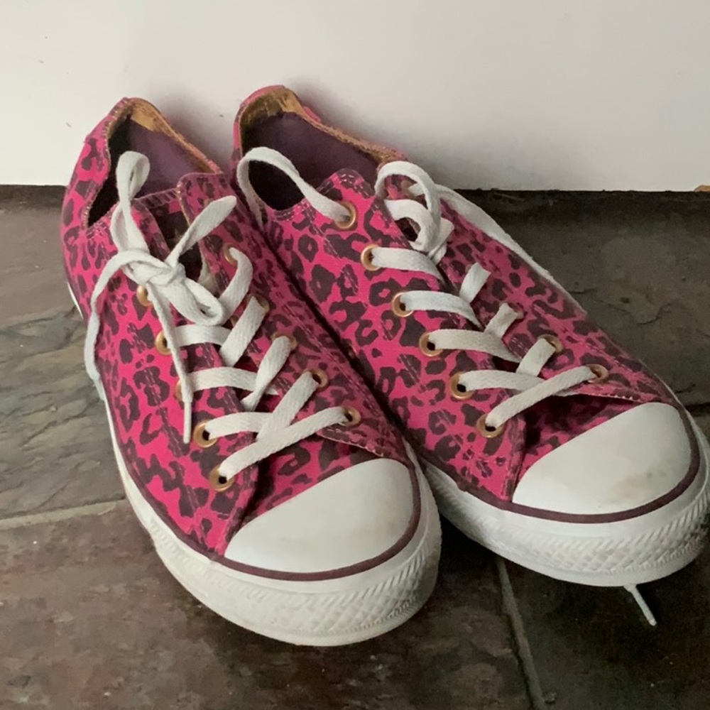 Rare Pink leopard skin converse!